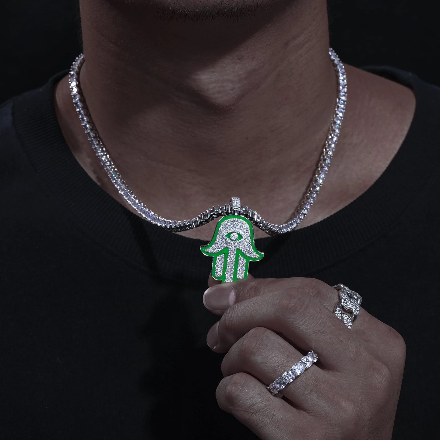 Zilveren Glow in the dark Hamsa hand met Moissanite diamanten