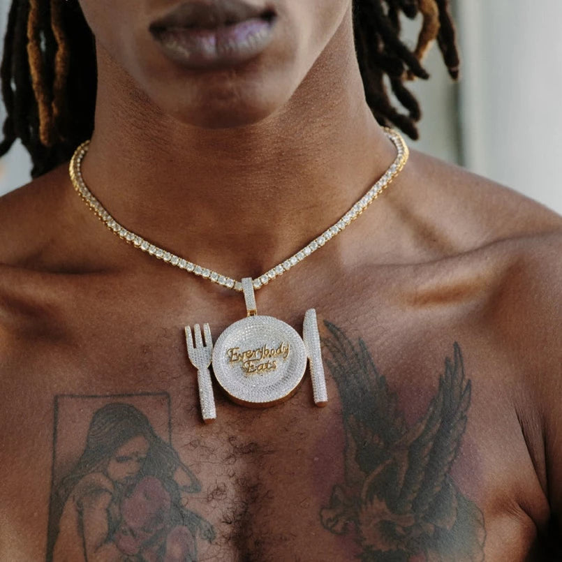 Pendentif Iced Out "Tout le monde mange"