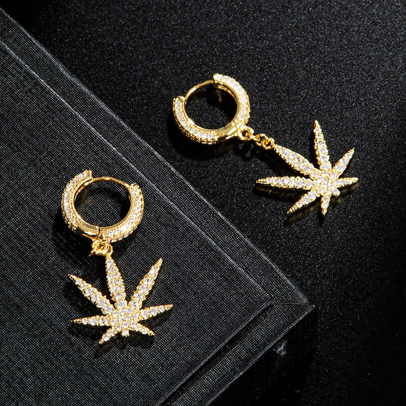 Boucles d'oreilles feuille de chanvre glacé plaqué or